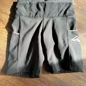 Women’s XS Nike shorts with pockets, zipper pouch Dri-fit New with tags